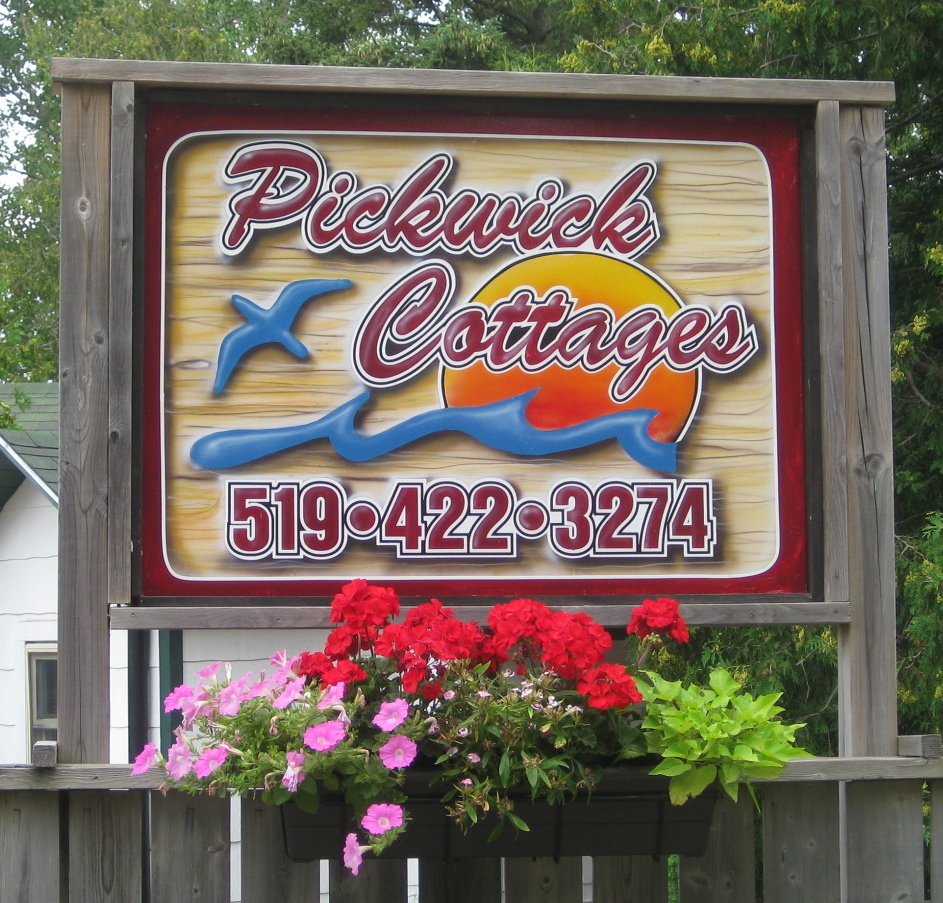 Pickwick Cottages Sign